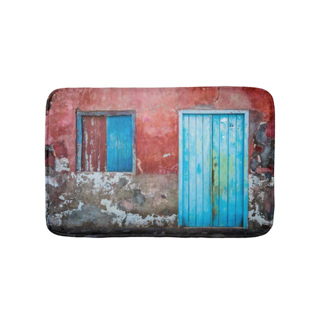 Tapis De Bain Mur, porte et fenêtre rouge, bleu et gris (Devant)