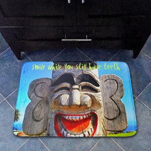 Tapis De Bain Photographie de totem de rire Citation sourire Typ
