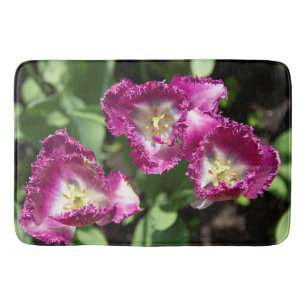 Tapis De Bain Tulipes mignonnes pourpres dans le jardin