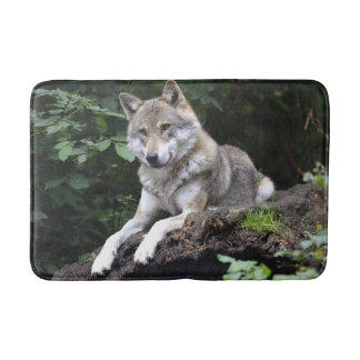 Tapis De Bain Wolf dans une salle de bain à rebord