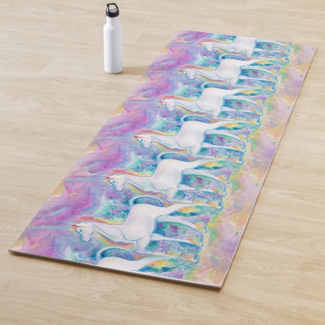 Tapis de marche de yoga de licornes d'aquarelle (En situation)