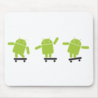Tapis De Souris Androïde faisant de la planche à roulettes