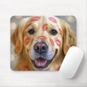 Tapis De Souris Baisers de rouge à lèvres sur un golden retriever