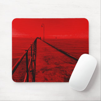 Tapis De Souris Balade le long de la jetée en bord de mer