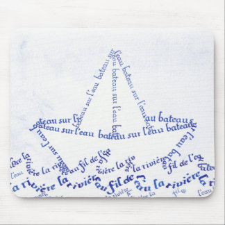 Tapis De Souris Bateau sur l'eau.