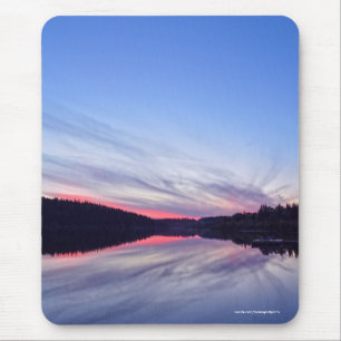 Tapis De Souris Beau coucher de soleil sauvage sur le lac Photo