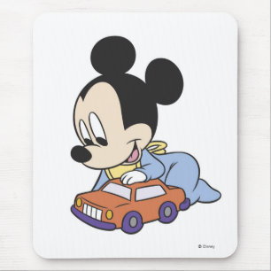 Tapis De Souris Bébé Mickey Mouse jouant avec une voiture jouet