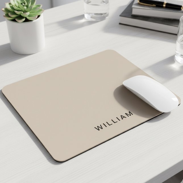 Tapis De Souris Beige et monogramme personnalisés | Personnalisé é (Créateur téléchargé)