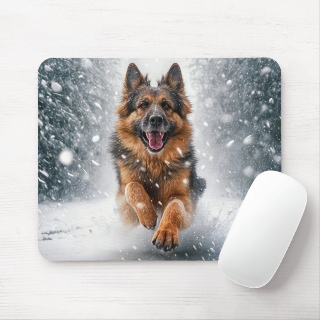 Tapis De Souris Berger Allemand Courant Dans La Neige (Avec souris)
