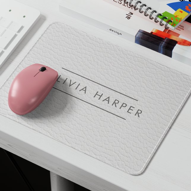 Tapis De Souris Blanc chic | Aspect en cuir minimal (Custom Monogram Faux Leather Texture Mousepad: Personalized Elegance for Your Workspace)