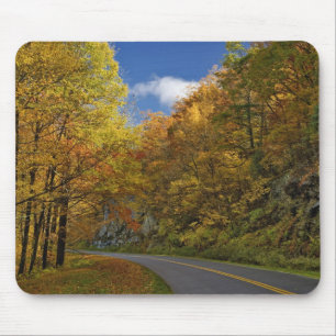 Tapis De Souris Blue Ridge Parkway courbant dans les couleurs de l