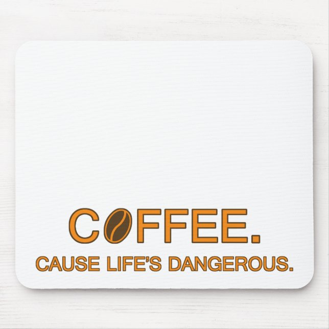 Tapis De Souris Café. Cause la vie dangereuse - humour de slogan (Devant)