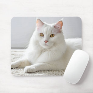 Tapis De Souris Chat Blanc Posé Sur Tapis Blanc