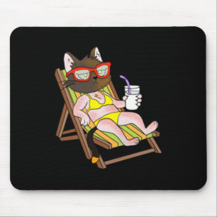 Tapis De Souris Chat en bikini sur chaise longue de plage en train