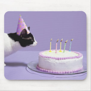 Tapis De Souris Chat portant un casquette d'anniversaire soufflant
