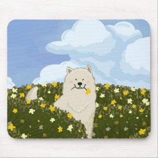 Tapis De Souris Chien Samoyède mignon dans un champ de fleurs jaun