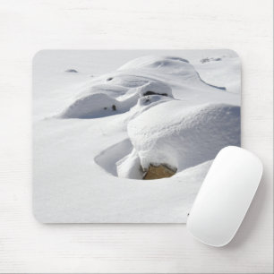 Tapis De Souris Chutes de neige au-dessus des rochers Photo d'hive