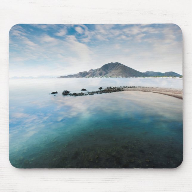 Tapis De Souris Ciel bleu nuageux se reflétant dans le lac (Devant)