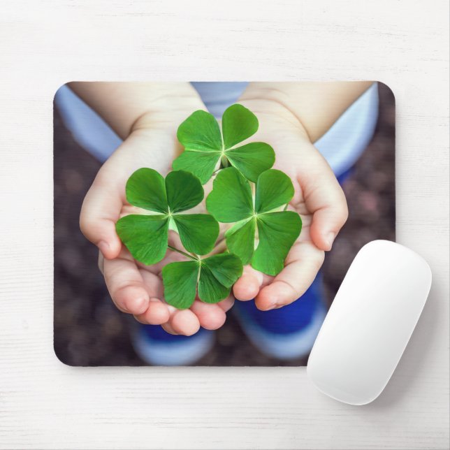 Tapis De Souris Clovers À Quatre Feuilles Dans Les Petites Mains (Avec souris)
