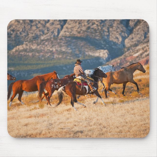 Tapis De Souris Cowboy élevant des chevaux sauvages 2 (Devant)