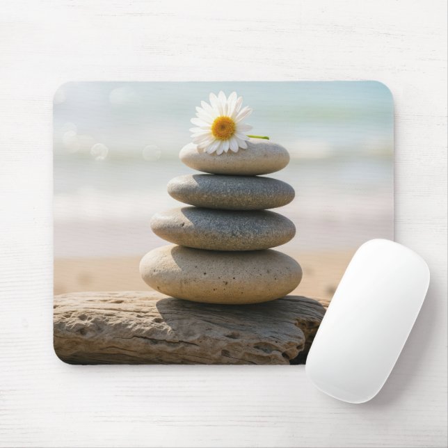 Tapis De Souris Daisy on a Stone Beach Cairn and Driftwood (Avec souris)