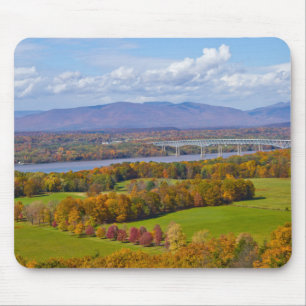 Tapis de souris de pont de Rhinecliff en automne