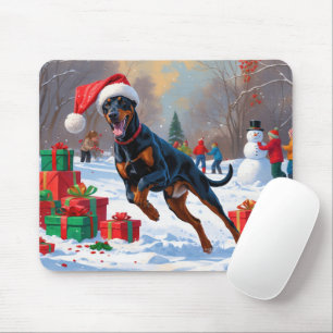 Tapis De Souris Doberman courant dans la neige avec un chapeau de 