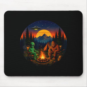 Tapis De Souris Drôle bigfoot alien camping rétro ovni feu de camp