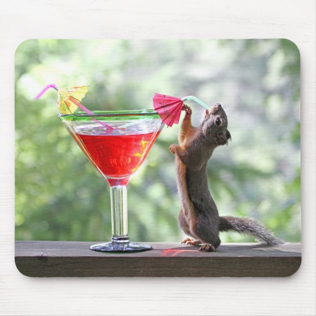 Tapis De Souris Écureuil buvant un cocktail à l'heure heureuse (Devant)