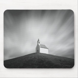 Tapis De Souris Église sur une colline en noir et blanc