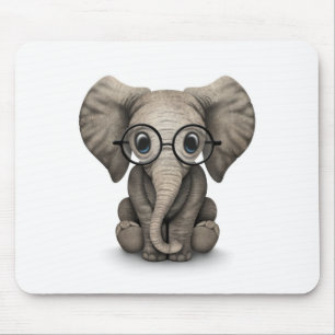 Tapis De Souris Éléphant mignon de bébé avec des verres de lecture