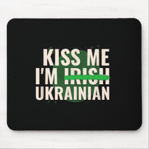 Tapis De Souris Embrassez-moi, je suis Irlandais Ukrainien - Drôle