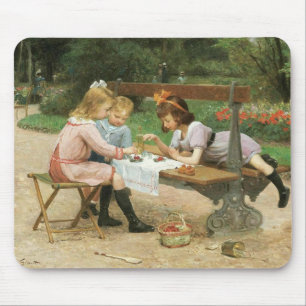 Tapis De Souris Enfants ayant le thé de l'après-midi dans le parc