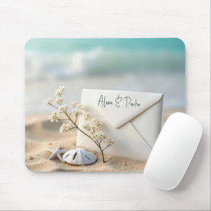 Tapis De Souris Enveloppe de mariage sur la plage dans le sable