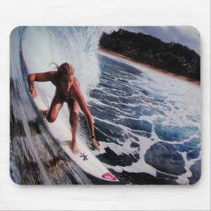 Tapis De Souris Équitation de vague de fille de surfer dans des