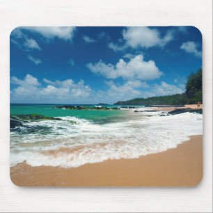 Tapis De Souris États-Unis, Kauai, Hawaï. Une femme se promène sur