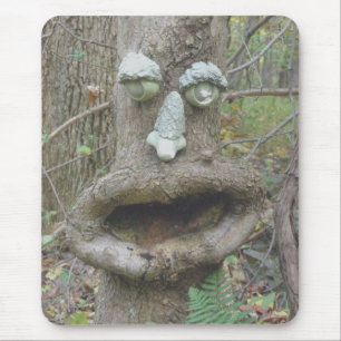 Tapis De Souris Face dans l'arbre des bois