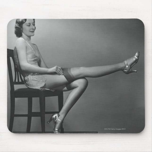 Tapis De Souris Femme s'asseyant sur la chaise (Devant)