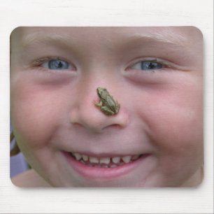 Tapis De Souris Fille Avec La Grenouille Sur Le Nez