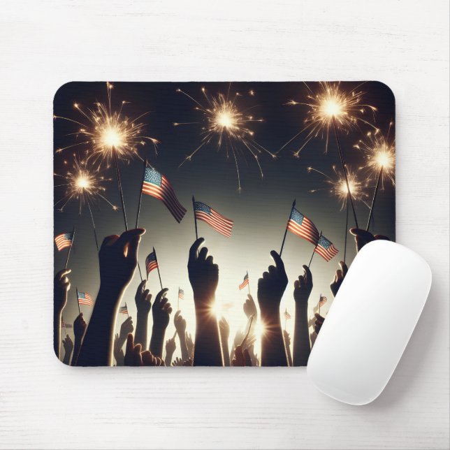 Tapis De Souris Foule patriotique tenant des drapeaux américains (Avec souris)