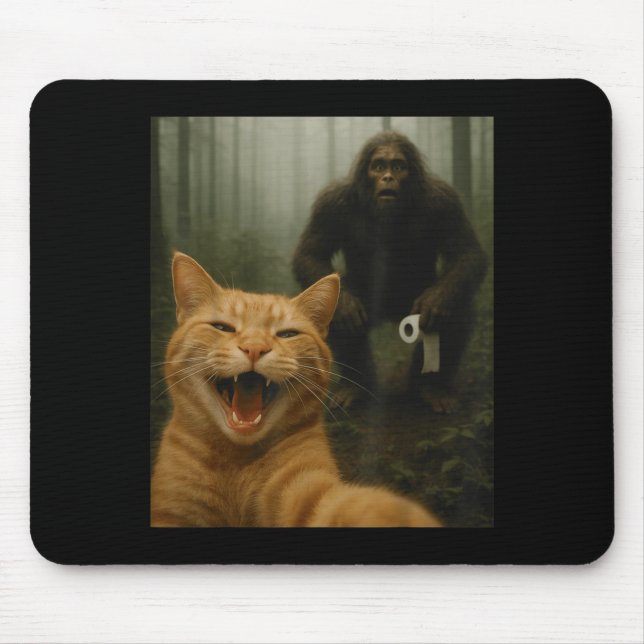 Tapis De Souris Funny Cat Surprised Happy Selfie With Bigfoot Sasq (Devant)