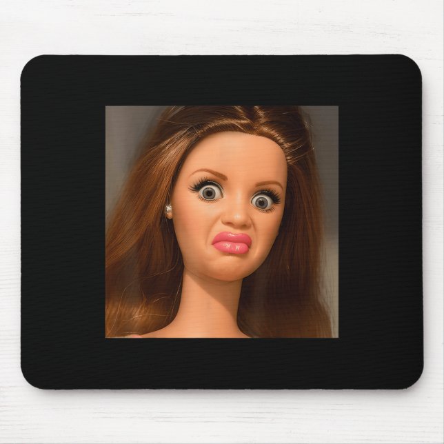 Tapis De Souris Funny Doll Face Meme Disgusting  (Devant)