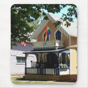 Tapis De Souris Gingerbread Cottage and Pride - Martha's Vineyard