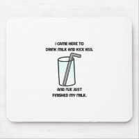 IL serrent le lait de boissons