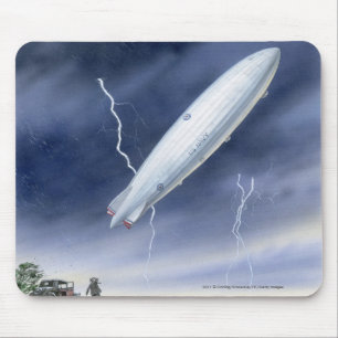 Tapis De Souris Illustration du dirigeable heurté par la foudre