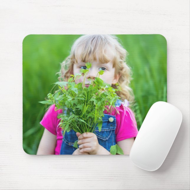 Tapis De Souris Jeune fille avec poignée de mauvaises herbes (Avec souris)