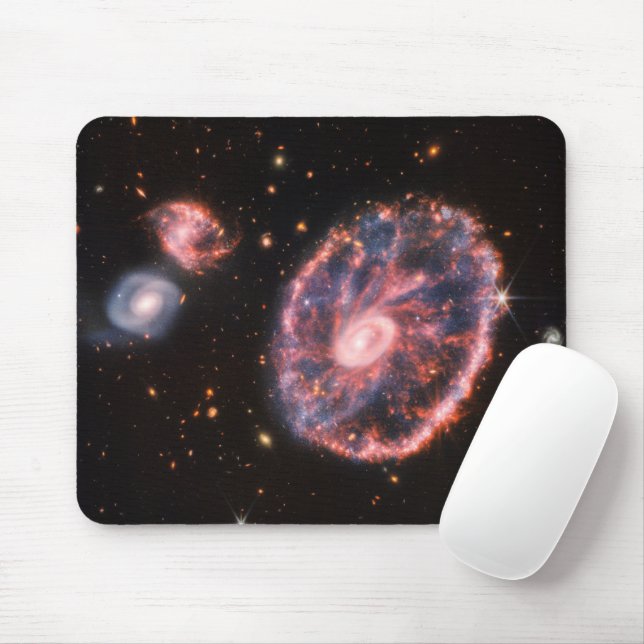 Tapis De Souris La Galaxie Cartwheel Et Ses Galaxies Compagnons. (Avec souris)