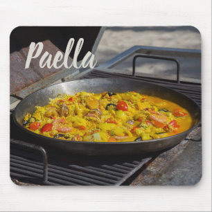 Tapis De Souris La paella est cuite sur un cadeau grill pour le ch