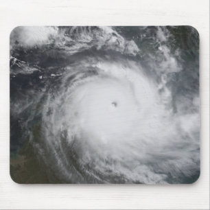 Tapis De Souris Le cyclone Monica dans l'océan Pacifique Sud