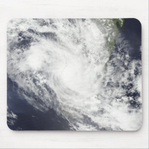 Tapis De Souris Le cyclone tropical Fami survole Madagascar